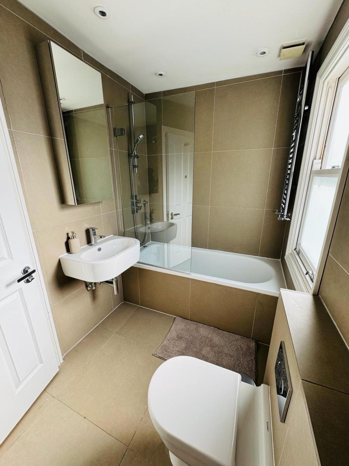 Stunning Flat In Chiswick Apartment Лондон Екстериор снимка