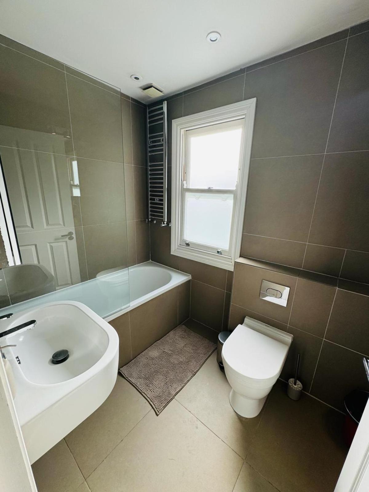 Stunning Flat In Chiswick Apartment Лондон Екстериор снимка